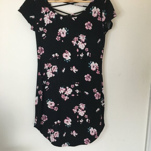 No Boundaries, Floral mini Dress , Black floral sytle, M (7-9) - Picture 3 of 6